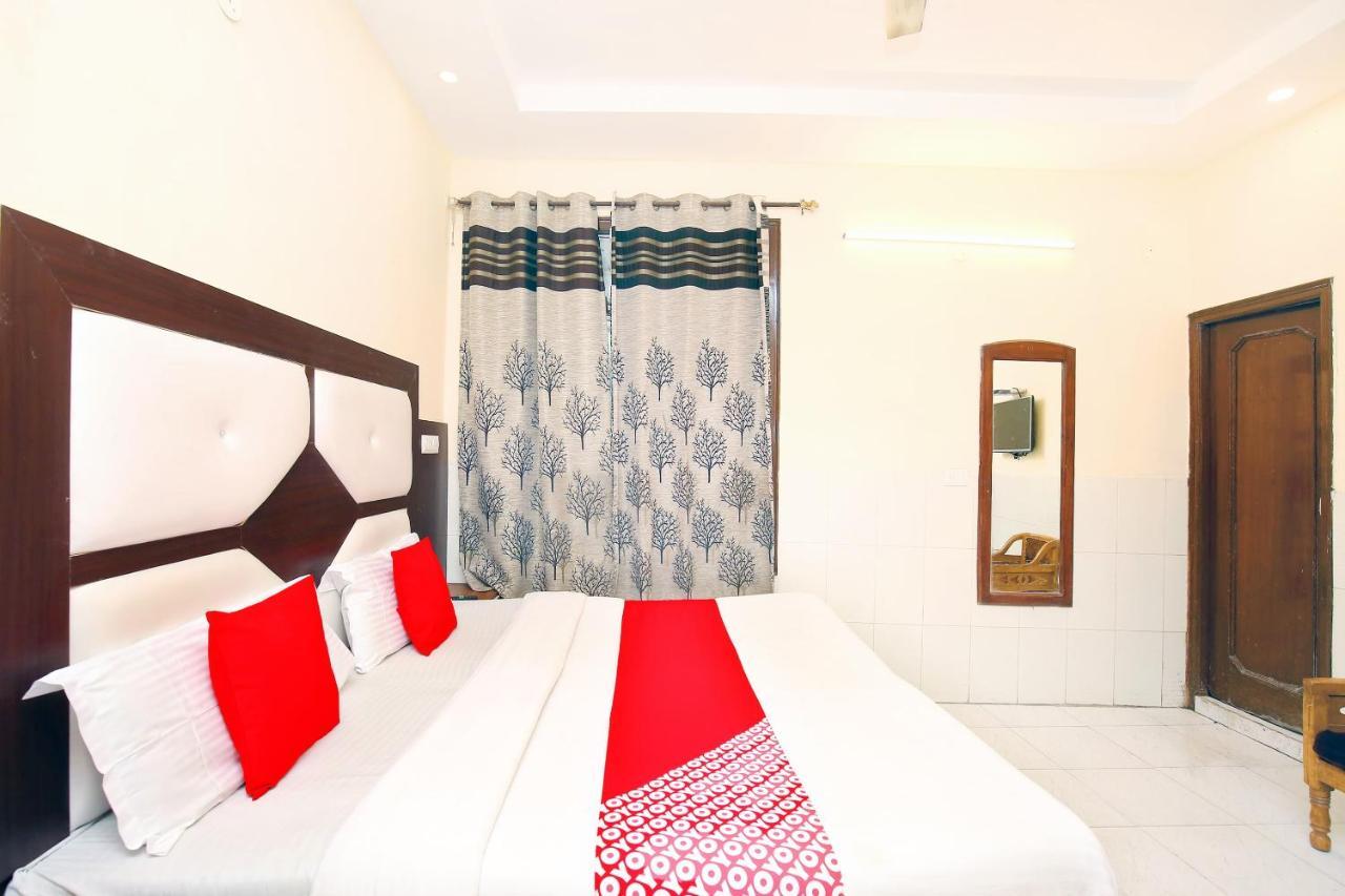 Oyo 2530 Surya Palace Chandīgarh Exteriér fotografie
