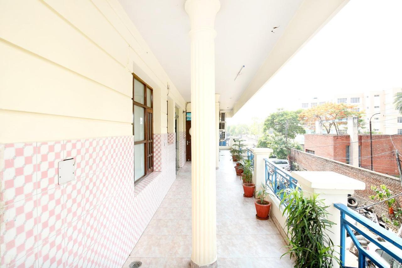 Oyo 2530 Surya Palace Chandīgarh Exteriér fotografie